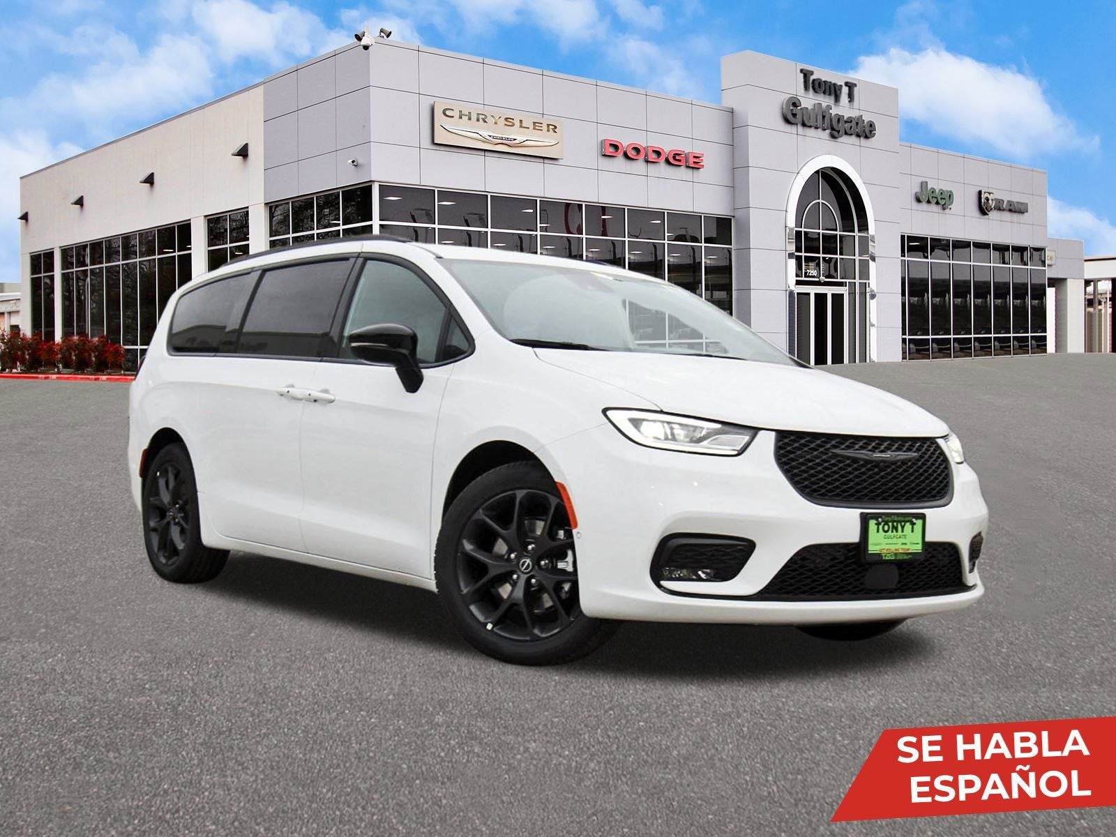 2026 Chrysler Pacifica Select FWD in Bright White Clearcoat — front three-quarter view