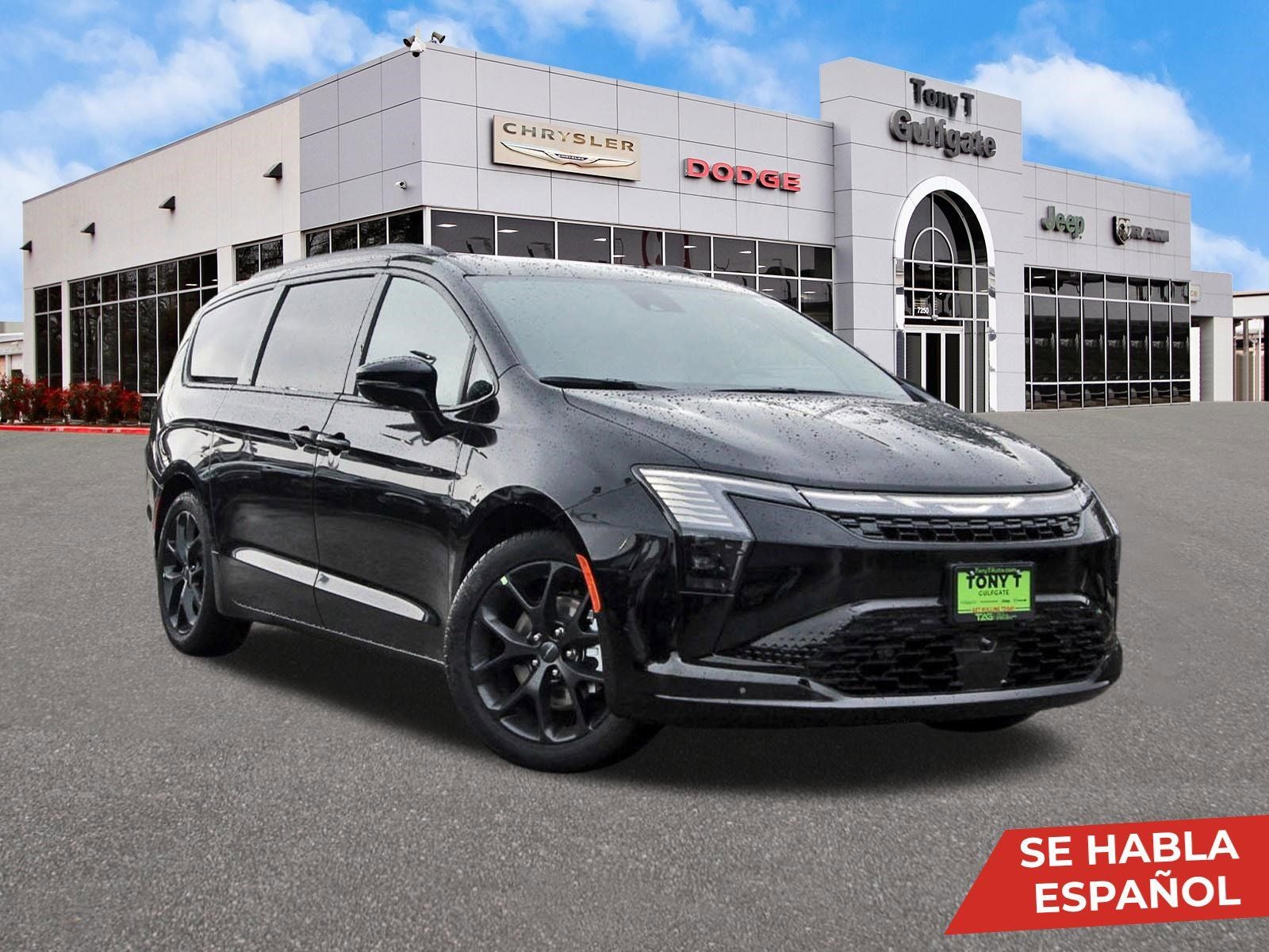 2027 Chrysler Pacifica Limited FWD in Diamond Black Crystal Pearlcoat — front three-quarter view